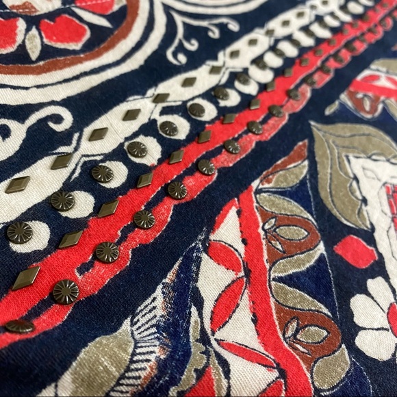 Intricate red and navy print cream top. - Picture 6 of 7